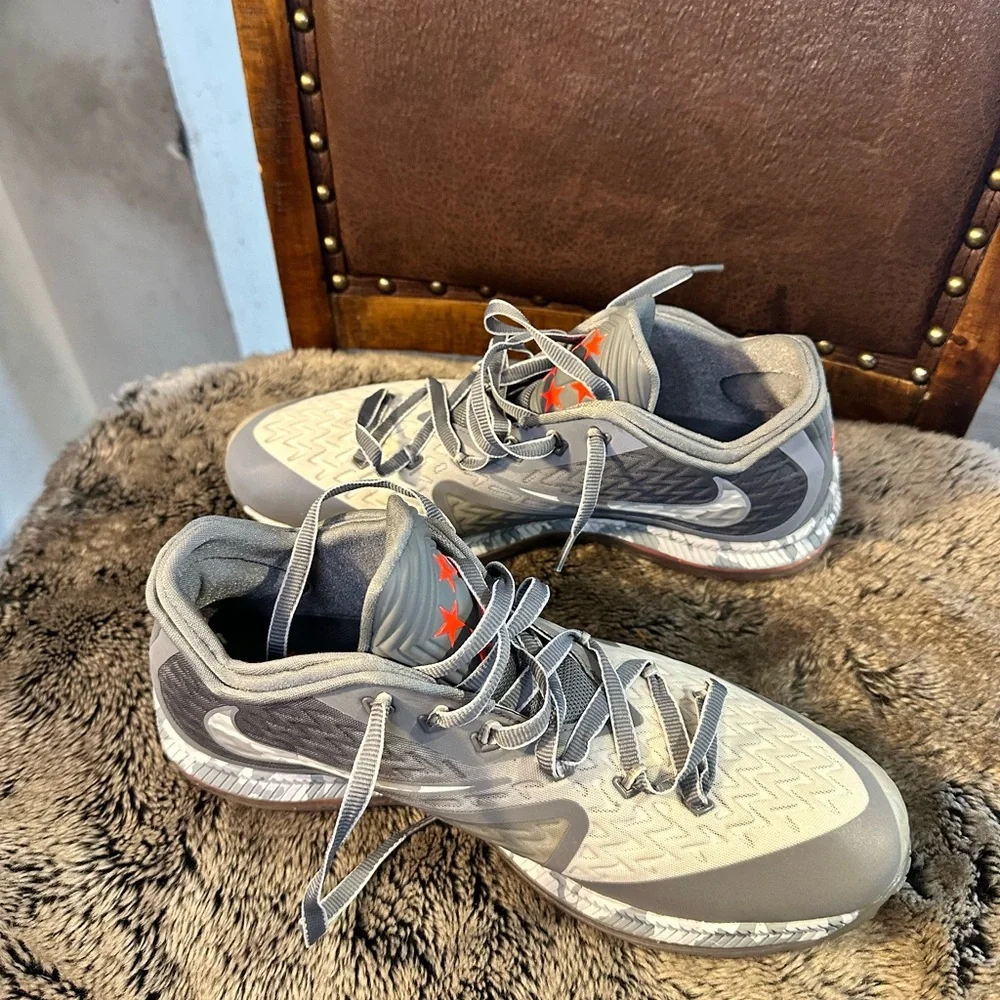 NIKE Field General 2 Grey & Red Like NEW Running Sneakers, Size 11.5 - Picture 12 of 13